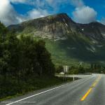 Cesta u Norveškoj između otoka