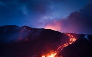 Oamenii de știință trag un semnal de alarmă: uriașul vulcan Katla din Islanda se trezește (5 fotografii) Erupția vulcanului islandez Eyjafjallajokull