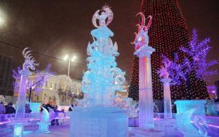Największe lodowe miasto w Rosji Rosyjskie rzeźby lodowe na Krasnej Presnej