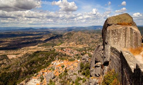 Затерянный среди валунов: городок Монсанту в Португалии Каменная деревня монсанто