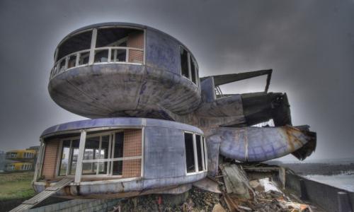 How to make a house in the shape of a UFO